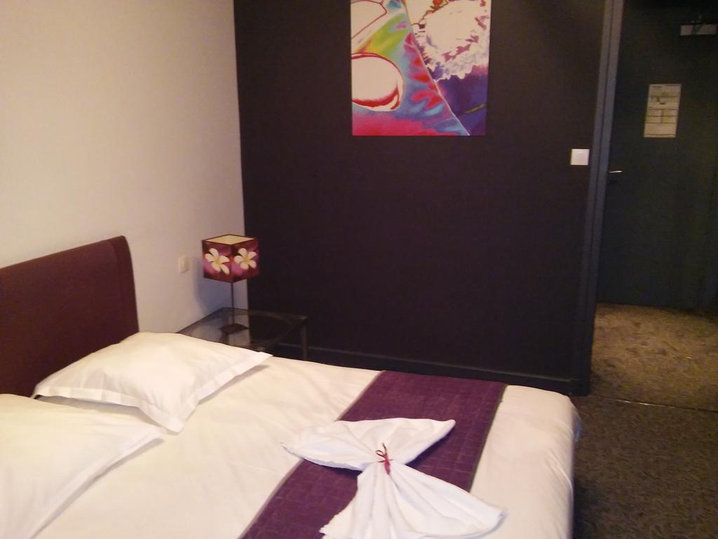 Homtel Le Parc Ξενοδοχείο Allevard Δωμάτιο φωτογραφία