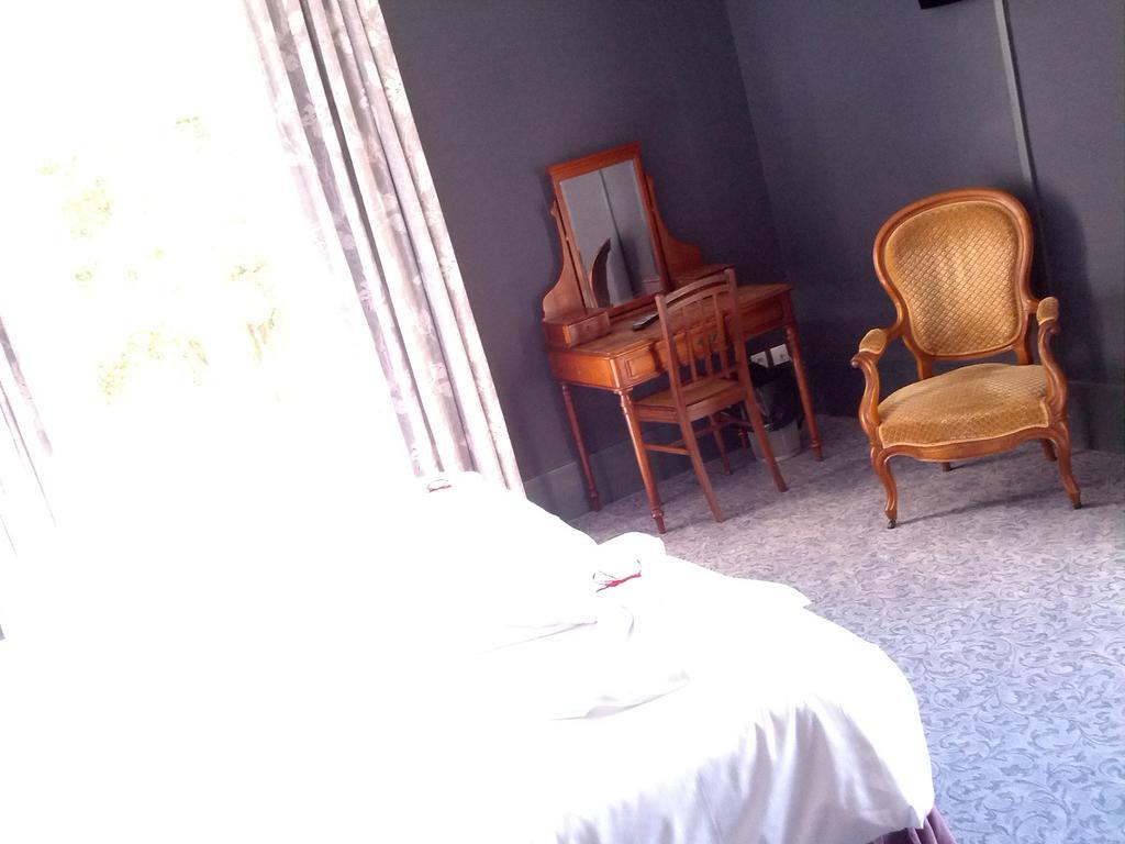 Homtel Le Parc Ξενοδοχείο Allevard Δωμάτιο φωτογραφία